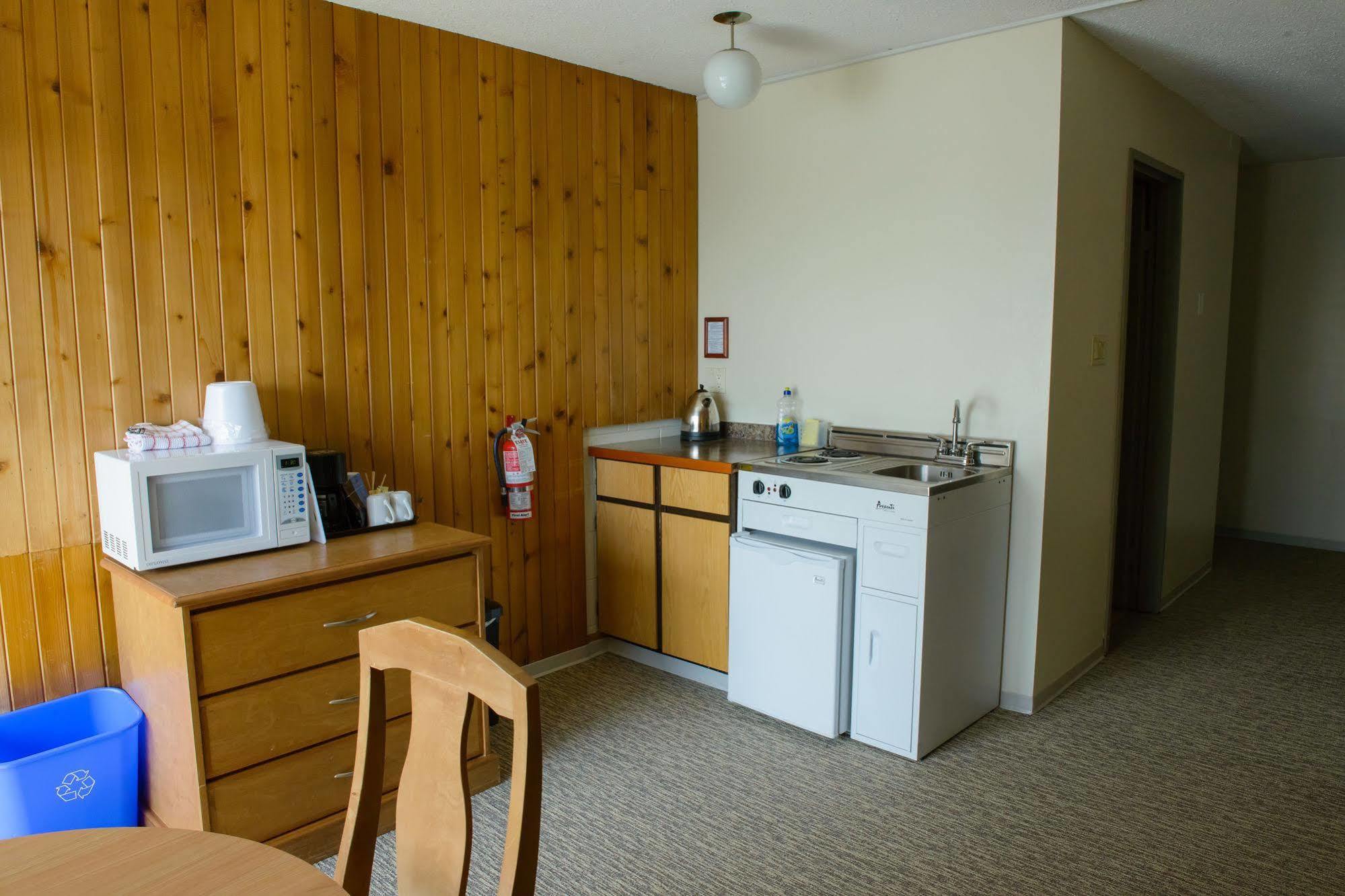 Driftwood Inn Sechelt Zewnętrze zdjęcie