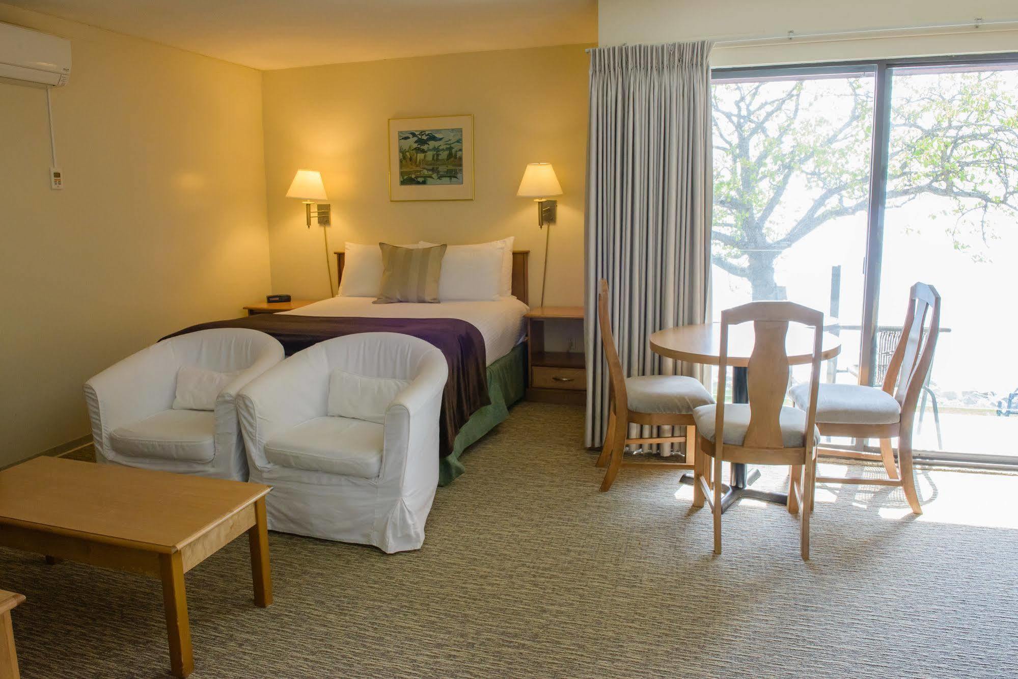 Driftwood Inn Sechelt Zewnętrze zdjęcie
