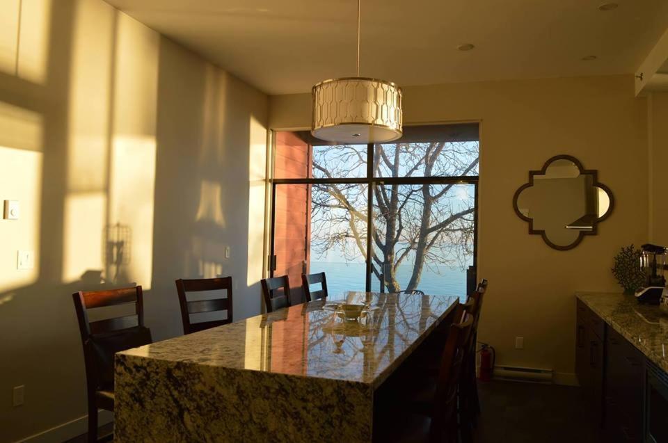 Driftwood Inn Sechelt Zewnętrze zdjęcie